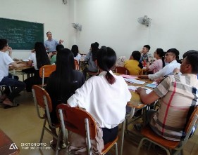 Hoạt động tiếp xúc với các lớp trước TNSP Sinh viên tổ chức xê mi na chủ 7