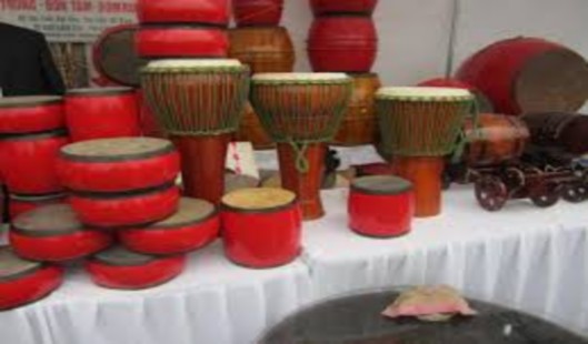 Hình 2 Trống bom rượu Đọi Tam Nguồn Zing vn Hình 3 Màn trình diễn trống 1
