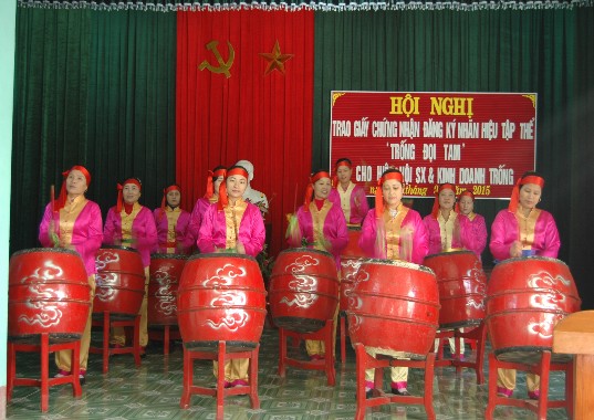 Hình 3 Màn trình diễn trống Đọi Tam trong Hội nghị trao giấy chứng nhận 2