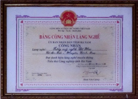 Hình 23 Bằng công nhận làng nghề truyền thống sừng mỹ nghệ Đô Hai Huyện 3