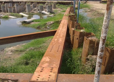 Hình 1 7 – Tường cừ Larsen bị chuyển dịch – Công trình 15 tầng Quận 8 TP 2