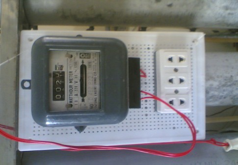 Hình 2 Công tơ điện dùng để đo điện năng tiêu thụ Hình 3 Các điện cực 2