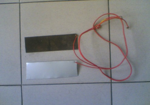 Hình 3 Các điện cực điện cực trắng là Al điện cực đen là Fe Hình 4 Mô 3