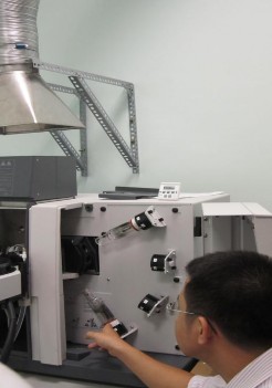 Hình II 1 18 Máy phân tích kim loại Máy sắc chế lỏng xác định từng loại 1