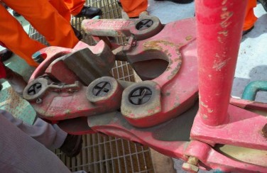 Hình II 2 6 Khóa vặn cần Ngoài ra còn có một số thiết bị khác phục vụ cho 18