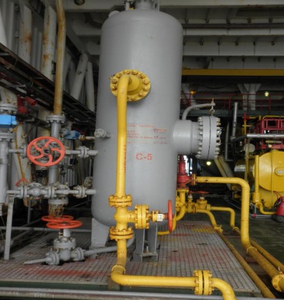 Hình I 2 25 Bình C5 trên giàn 2 5 7 Bình tách khí và hệ thống làm sạch khí Để 10