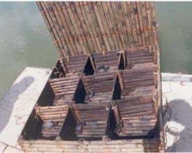 Hình 2 6 Lồng nuôi cua bằng tre và nhựa PP Viện Nghiên cứu Hải sản đã xây 1