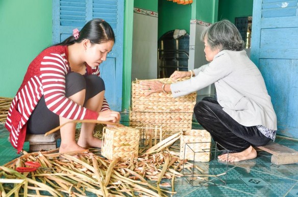 Ảnh phụ lục 7 2 Nghề đan đát lục bình ở xã Long Trị thị xã Long Mỹ 1