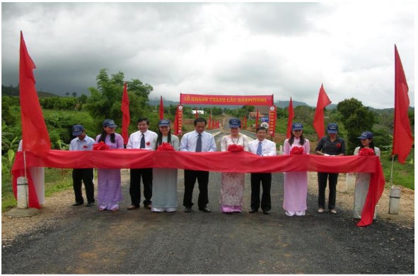 Lễ khánh thành Cầu Đắk Pơ Tông do Công ty TNHH MTV Cao su Chư Păh xây dựng 10