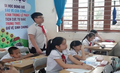 Ảnh 2 HS phát biểu ý kiến trước tập thể lớp tại trường Tiểu học Nguyễn 1