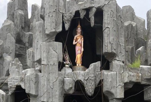 Hình tượng Đức Mẹ Maria trong trang phục truyền thống của người phụ nữ 1