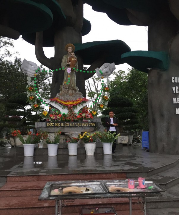 Hình 1 Vương cung thánh đường La Vang hình Ncs chụp ngày 26 8 2017 Hình 2 Tượng 1