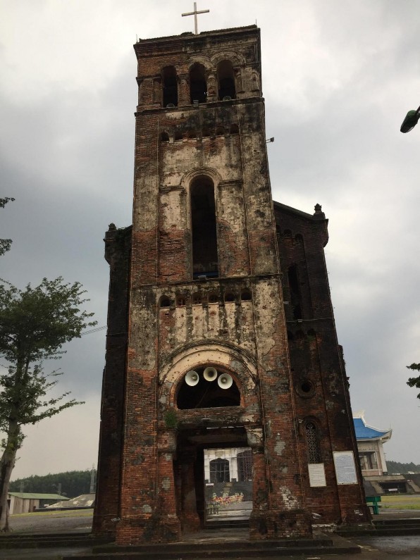 Hình 4 Tháp chuông nhà thờ cổ tại La vang hình Ncs chụp ngày 26 8 2017 Hình 5 Bia 4
