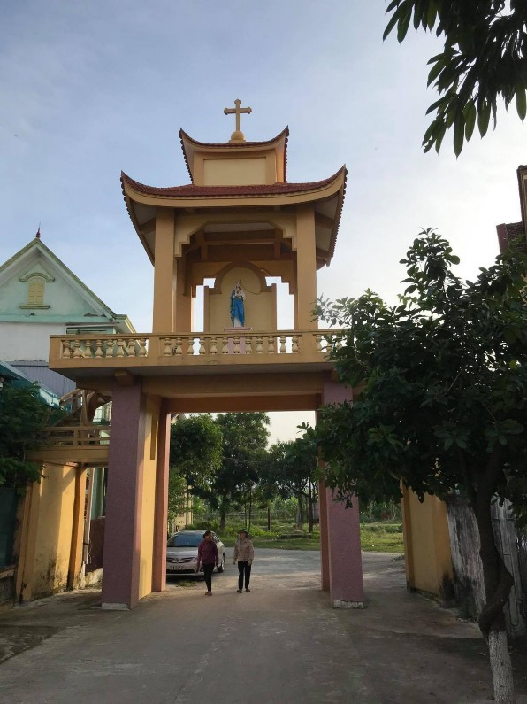 Hình 6 Tượng Đức Mẹ tại cổng chính nhà thờ Giáo xứ Quy Chính Nghệ An 6