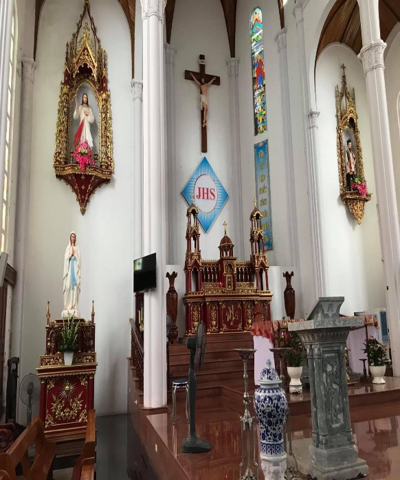 Hình 9 Bàn thờ Đức Mẹ bên trong nhà thờ Giáo xứ Quy Chính Nghệ An hình Ncs 1