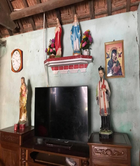 Hình 10 Bàn thờ gia đình của Giáo dân Quy Chính hình Ncs chụp ngày 30 8 2018 Hình 2