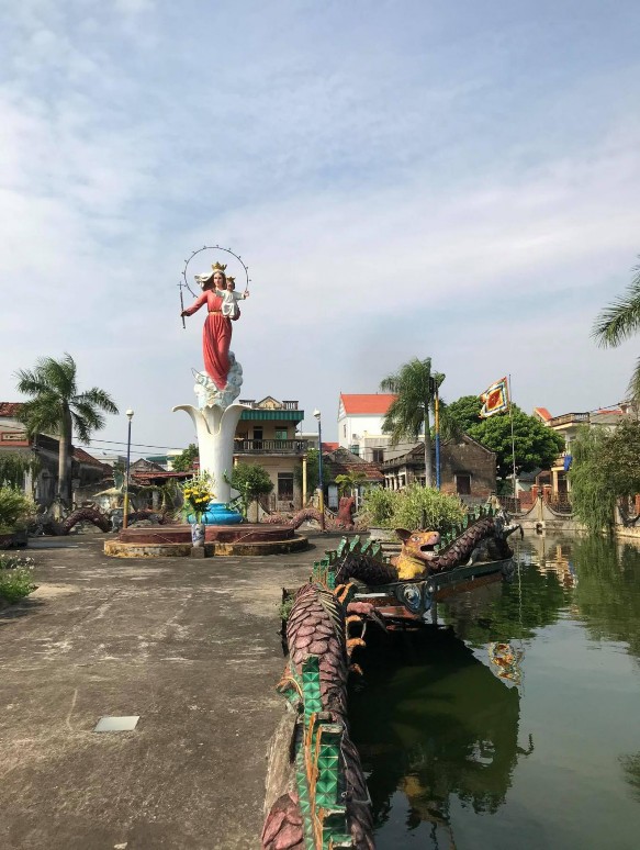 Hình 14 Quần thể tượng đài Đức Mẹ tại Giáo xứ Vỉ Nhuế Nam Định hình 6