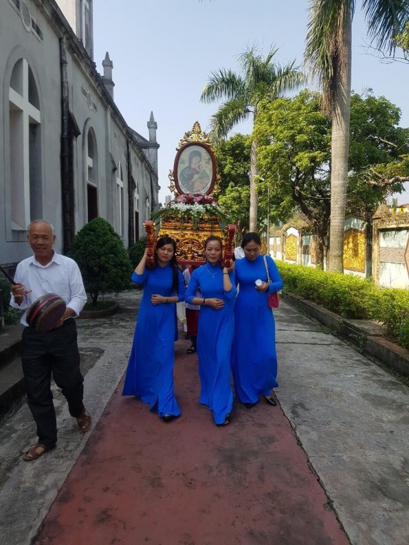 Hình 20 Một buổi rước kiệu Đức Mẹ tại Giáo xứ Vỉ Nhuế Nam Định hình 5