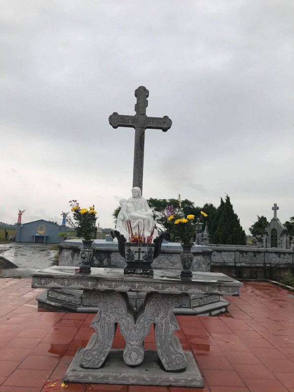 Hình 21 Tượng Đức Mẹ sầu bi tại nghĩa trang Giáo xứ Vỉ Nhuế Nam Định 7