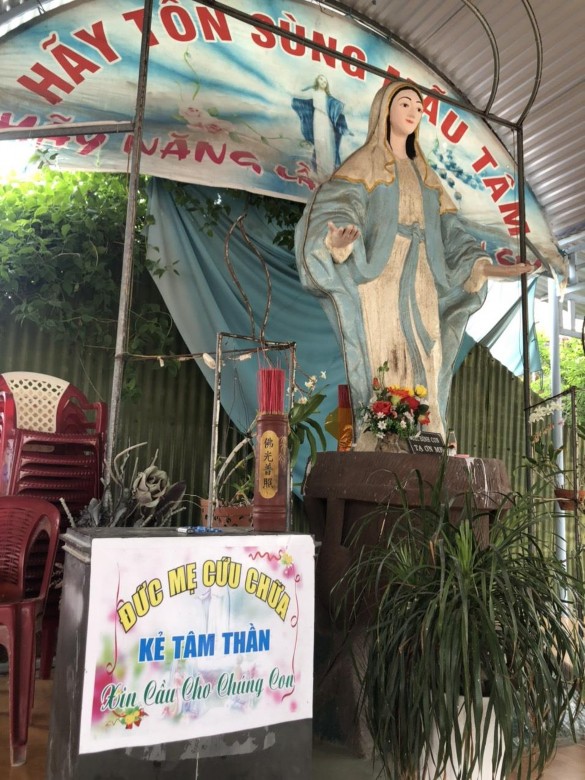 Hình 32 Tượng Đức Mẹ tâm thần của Giáo dân Khmer Trung Bình Sóc Trăng 2