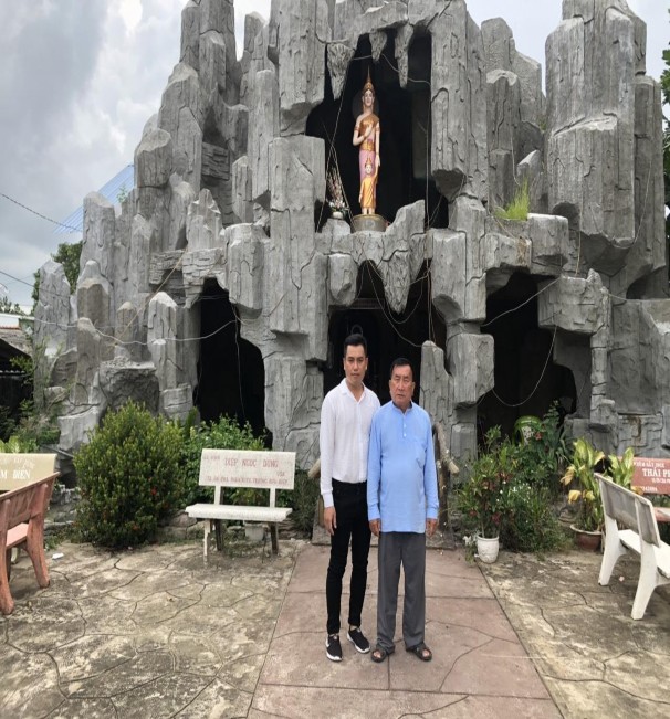 Hình 35 Linh mục quản xứ và đền thờ Đức Mẹ của Giáo dân Khmer Trung Bình 5