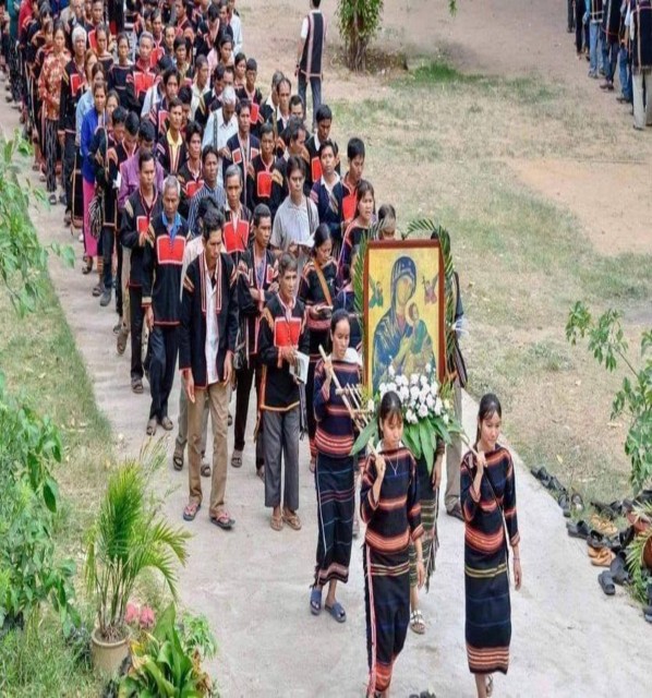 Hình 41 Một cuộc rước kiệu Đức Mẹ hằng cứu giúp của đồng bào Jarai 3