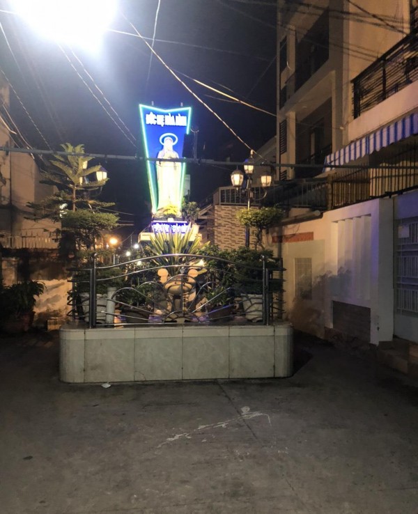 42 Đền thờ Đức Mẹ hòa bình nằm giữa đường Tôn Thất Thuyết phường 16 4