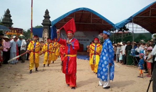 7 5 1 Diễn Chèo cạn trong lễ hội cầu ngư xã Cẩm Nhượng huyện Cẩm Xuyên 3