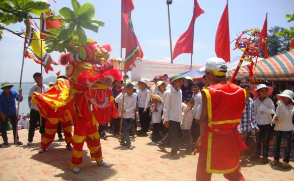7 5 2 Múa lân trong lễ hội đền Lê Khôi núi Long Ngâm xã Thạch Bàn huyện 4