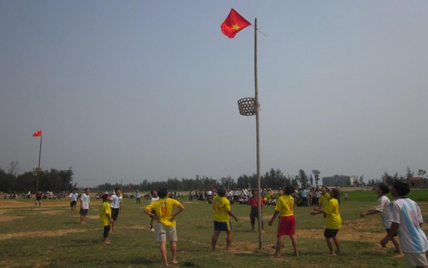 7 5 5 Trò chơi vạt cù trong lễ khai trương mùa du lịch bãi biển Thạch Bằng 7