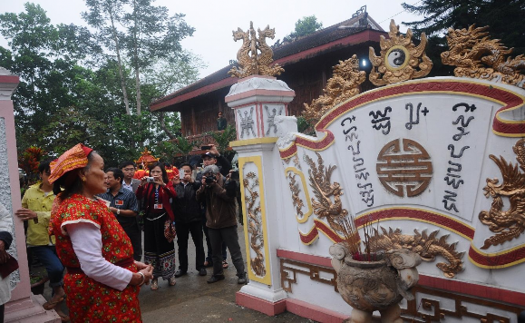 Hình 5 Thầy mo Vi Thị Hoa bản Đô xã Châu Kim huyện Quế Phong tỉnh Nghệ An 5