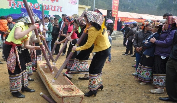 Hình 22 Khắc luống hay còn gọi là quành loong một hình thức gò máng tạo ra âm 14