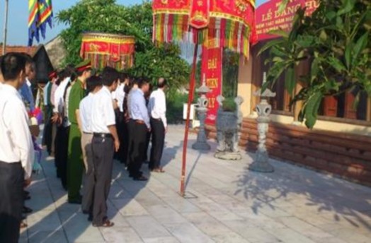 Ảnh 42 Lãnh đạo huyện Tam Nông làm lễ dâng hương tại đền thờ Lý Nam Đế 14