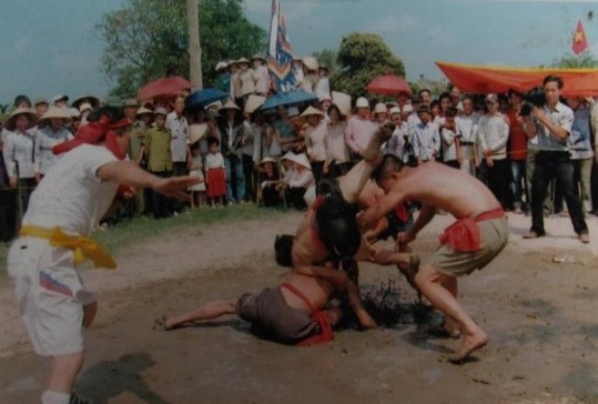 Ảnh 32 Trò chơi vật cầu củ chuối tại hội làng Cổ Trai Thái Bình năm 4