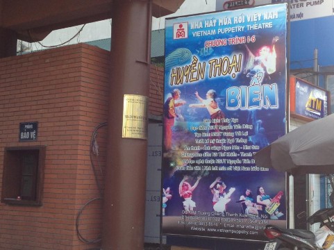 Panô treo trước rạp Công nhân Nhà hát Kịch Hà Nội Ảnh nghiên cứu sinh 5