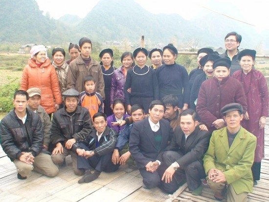 3 16 Gia đình thầy then Hoàng Văn Lực tác giả chụp ngày 29 11 2013 PHỤ LỤC 4 14