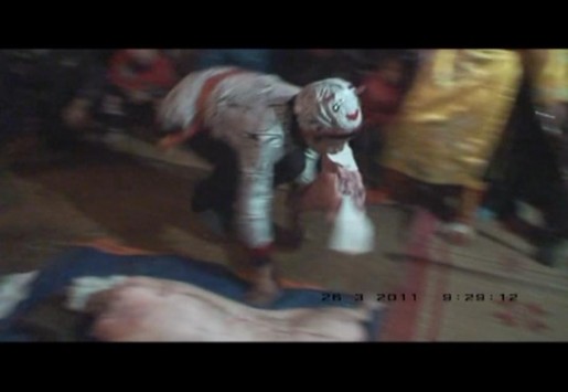 3 3 Nghi thức Shaman Tướng Hổ nhập vào Then ngoặm đầu lợn múa trong lễ Cấp 2