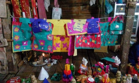 5 1 1 Đồ vàng mã trong nghi lễ Then Nguồn Tác giả chụp tại lễ tăng sắc Then 3