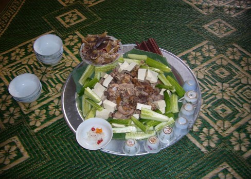 Ảnh 6 Mâm cỗ trong lễ trả ơn tổ tiên sau sinh con Nguồn Vũ Thị Uyên chụp 6