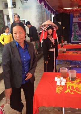 Ảnh 18 Cô dâu đợi giờ đẹp vào làm lễ Nguồn Vũ Thị Uyên chụp tại xã Ba 12