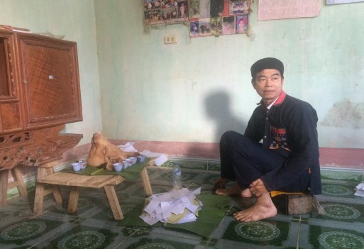 Ảnh 19 Thầy cúng chuẩn bị làm lễ tơ hồng kít khuôn Nguồn Vũ Thị Uyên 13