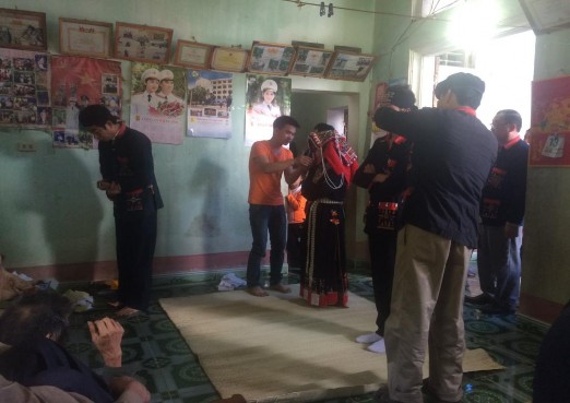 Ảnh 21 Lễ tơ hồng kít khuôn Nguồn Vũ Thị Uyên chụp tại xã Ba Vì 2015 15