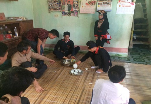 Ảnh 27 Cô dâu mời khách rửa tay Nguồn Vũ Thị Uyên chụp tại xã Ba Vì 2015 1