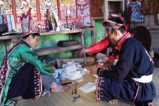 Ảnh 40 Cúng mời gia tiên về dự lễ cấp sắc Nguồn Vũ Thị Uyên chụp tại 14