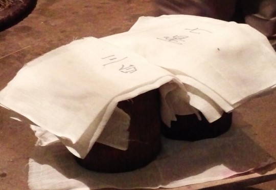 Ảnh 43 Đồ dùng để cấp sắc 3 đèn và cầu 7 đèn Nguồn Vũ Thị Uyên chụp 17