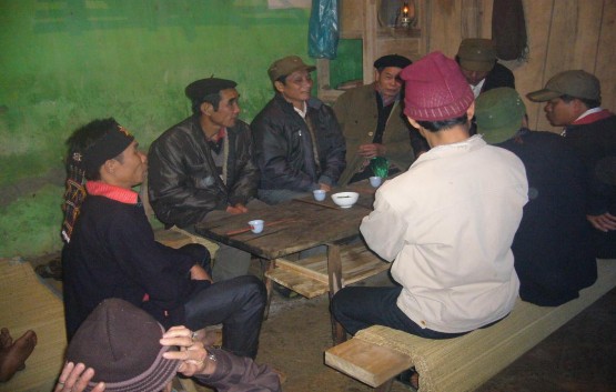 Ảnh 32 Mời rượu các thầy cúng trước khi làm lễ cấp sắc Nguồn Vũ Thị 6