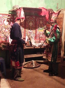 Ảnh 56 Chuẩn bị lễ tấu báo Ngọc Hoàng Nguồn Vũ Thị Uyên chụp tại xã Ba 11