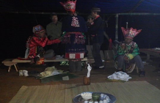 Ảnh 60 Cấp ấn sắc cho người thụ lễ Nguồn Vũ Thị Uyên chụp tại xã Ba 15