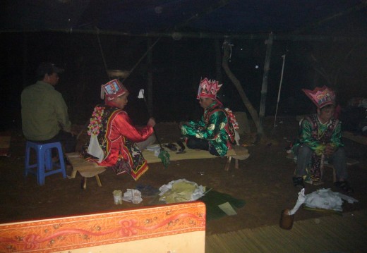 Ảnh 61 Cúng trình báo Ngọc Hoàng Nguồn Vũ Thị Uyên chụp tại xã Ba Vì 2013 16