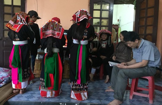 Ảnh 71 Hát pả dung trong lễ cấp sắc Nguồn Vũ Thị Uyên chụp tại xã Ba Vì 1